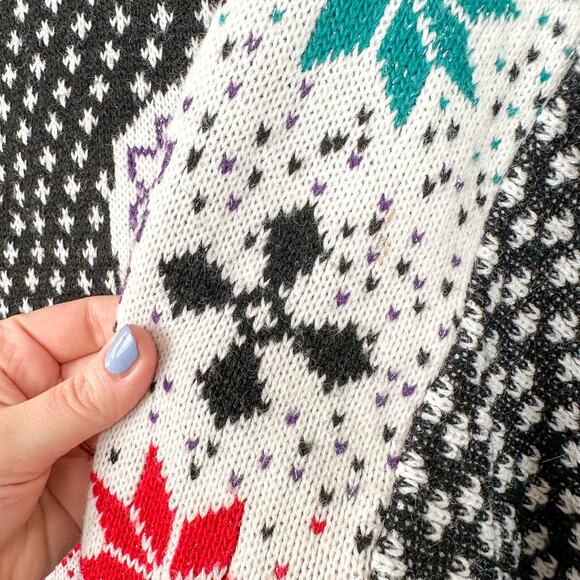 1980s Sweater with Snowflakes Vintage Ski Sweater - Picture 5 of 5